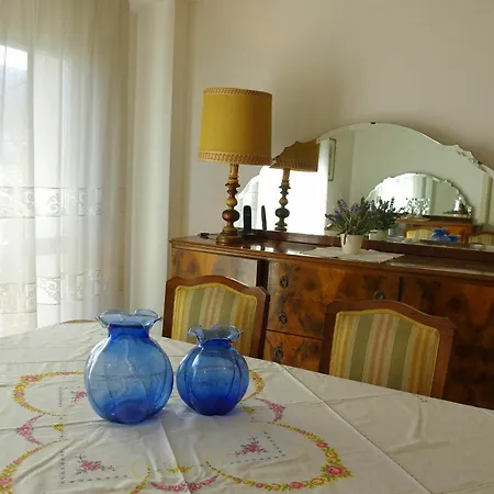 With 2 Bedrooms In Viareggio, With Balcony And Wifi - 300 M Apartment *
