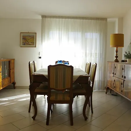 With 2 Bedrooms In Viareggio, With Balcony And Wifi - 300 M Apartment *