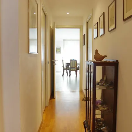 With 2 Bedrooms In Viareggio, With Balcony And Wifi - 300 M Apartment *