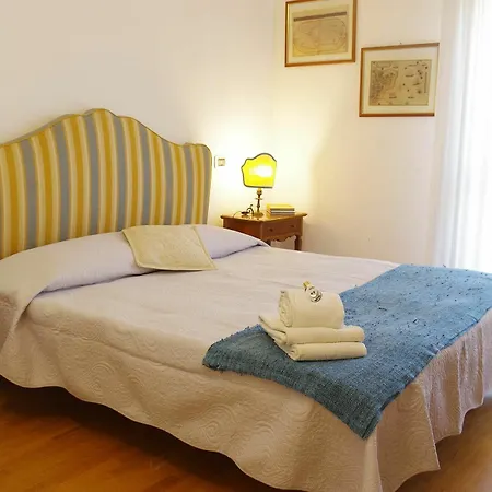 With 2 Bedrooms In Viareggio, With Balcony And Wifi - 300 M *
